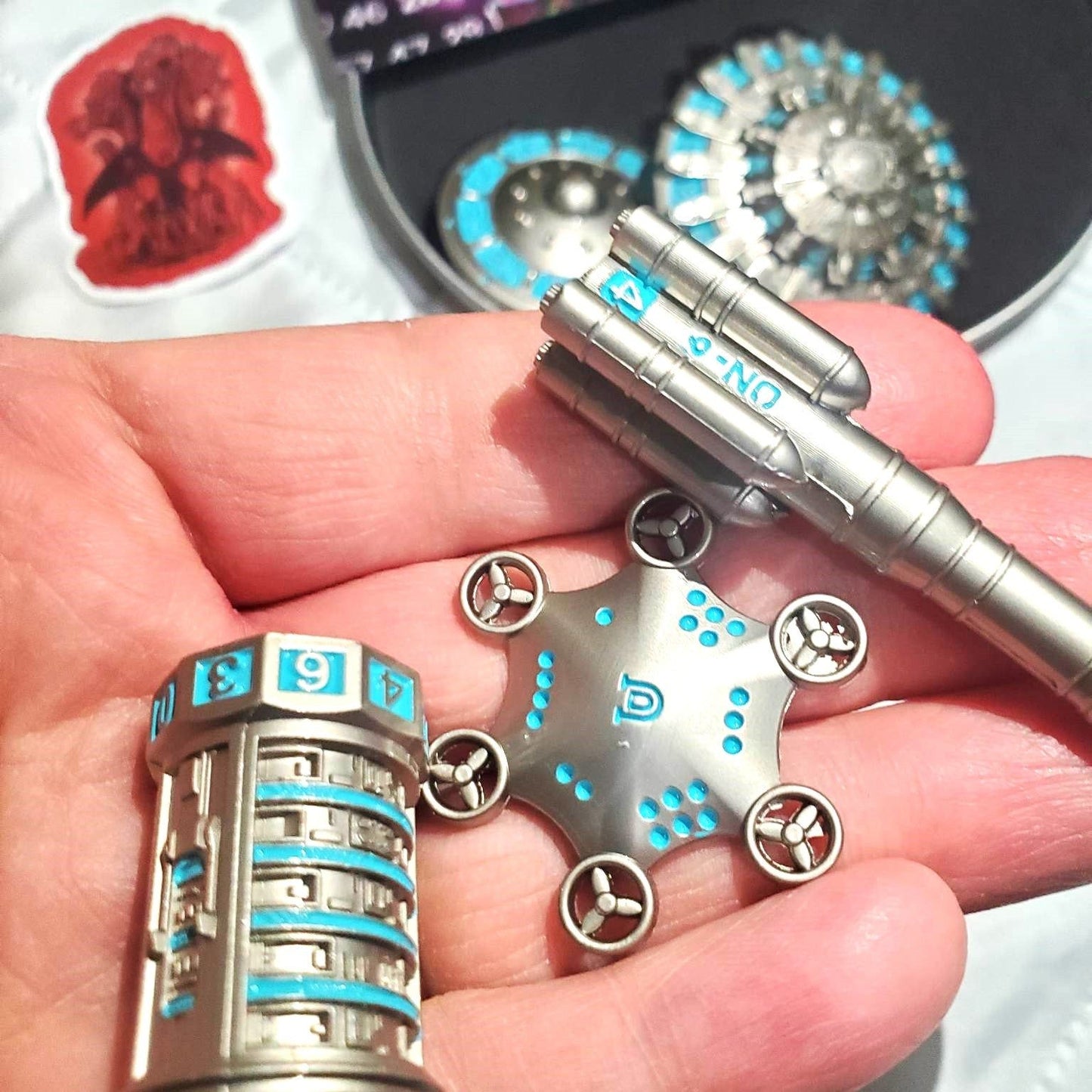 Heavy Spaceship Roulette Mint / Silver 7 piece Dice Set